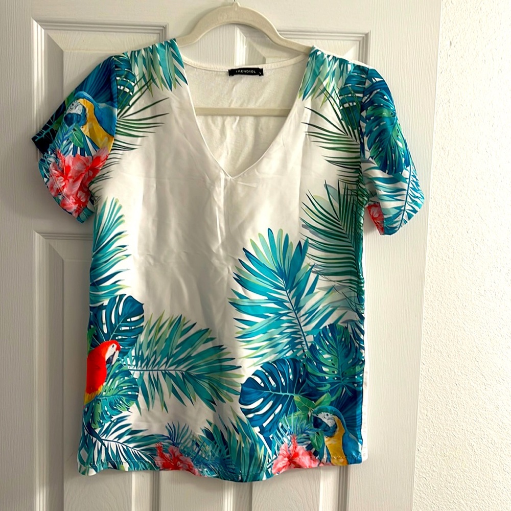 White with green leaf tshirt